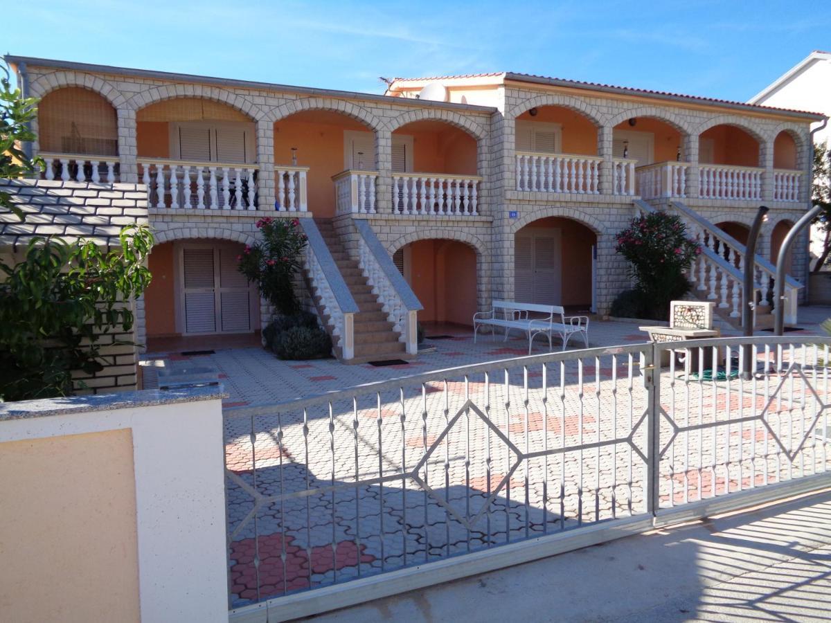 Apartman Kristo Вир Екстериор снимка